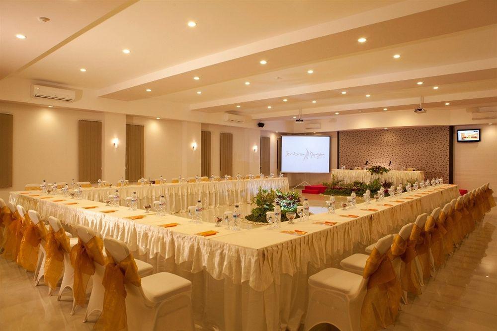 Jentra Dagen Hotel Malioboro Yogyakarta Extérieur photo